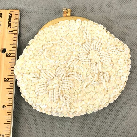 Vintage White Beaded and Sequined Small Clutch Coin Purse Made in Hong Kong - Picture 3 of 5